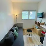 *Paris* Petit Studio Emeraude